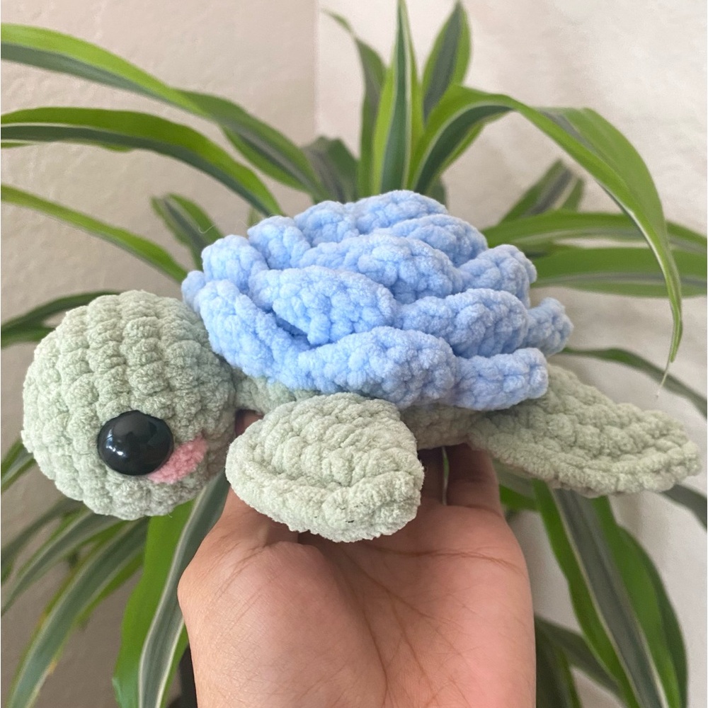 🥳2xHP!🥳 Crochet Rose Sea Turtle - Picture 9 of 9